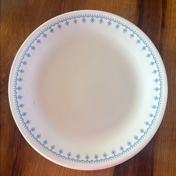 Corelle Dinner Plate with Blue Snowflake Border Set of 7 - Picture 10 of 10